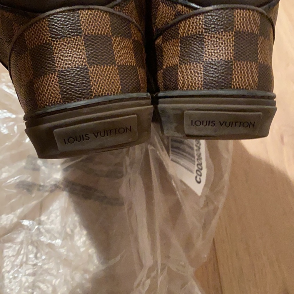 Sneakers by Louis Vuitton - Picture 4 of 13